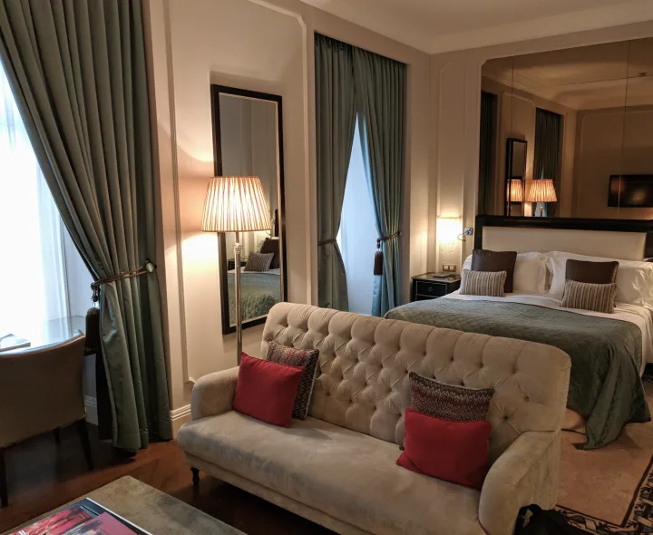 Explore Our Rooms - 球友会